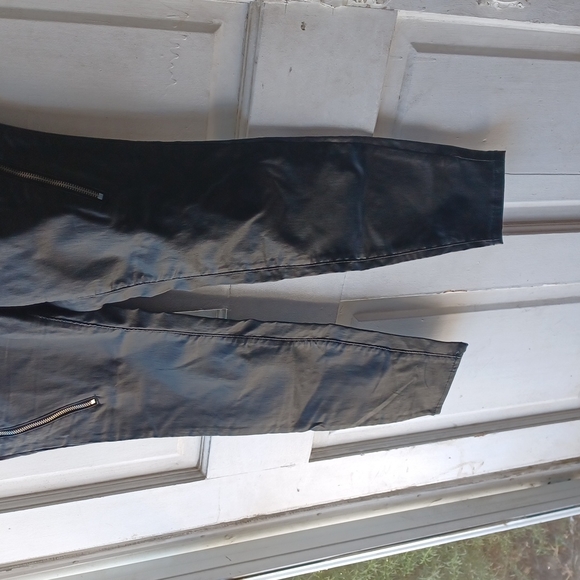 Fashion Nova Zipper Bkack Pants. Size 1X - Picture 3 of 7
